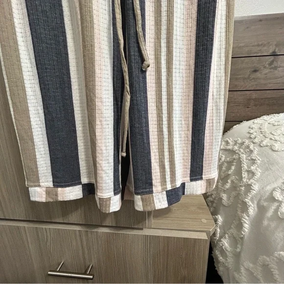 LulaRoe Woman’s 3XL Wide Leg Romper. Beautiful colors and softness. New. - Picture 2 of 7